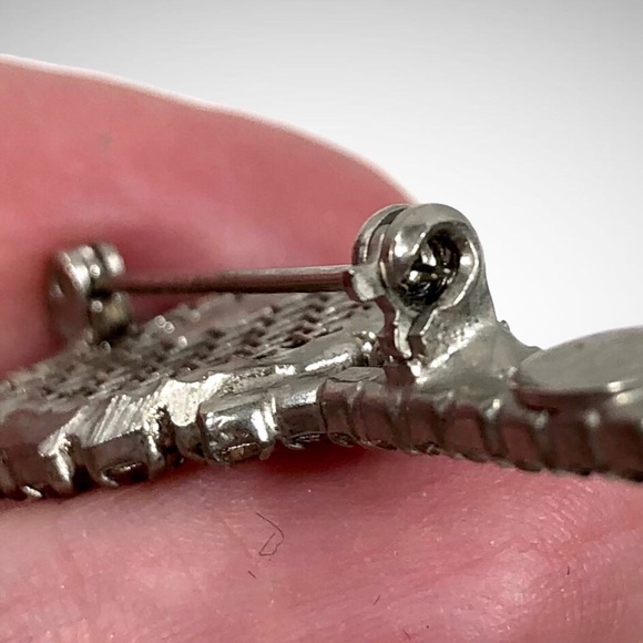 Jewelry Brooch Dorothy Bauer Vintage Rhinestone 2” long Tennis Brooch Pin Signed - Picture 4 of 4